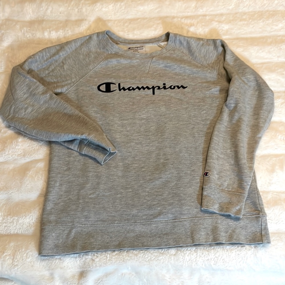 3/$25 Champion Crew Sweatshirt Medium